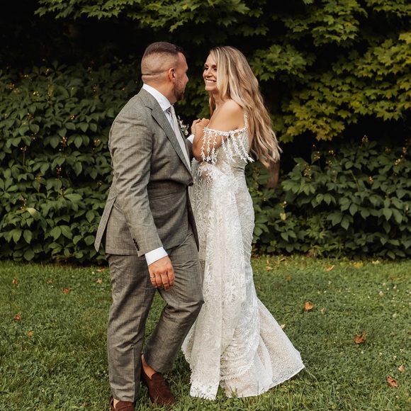 Grace Loves Lace Wedding Dress and Veil - Picture 8 of 10